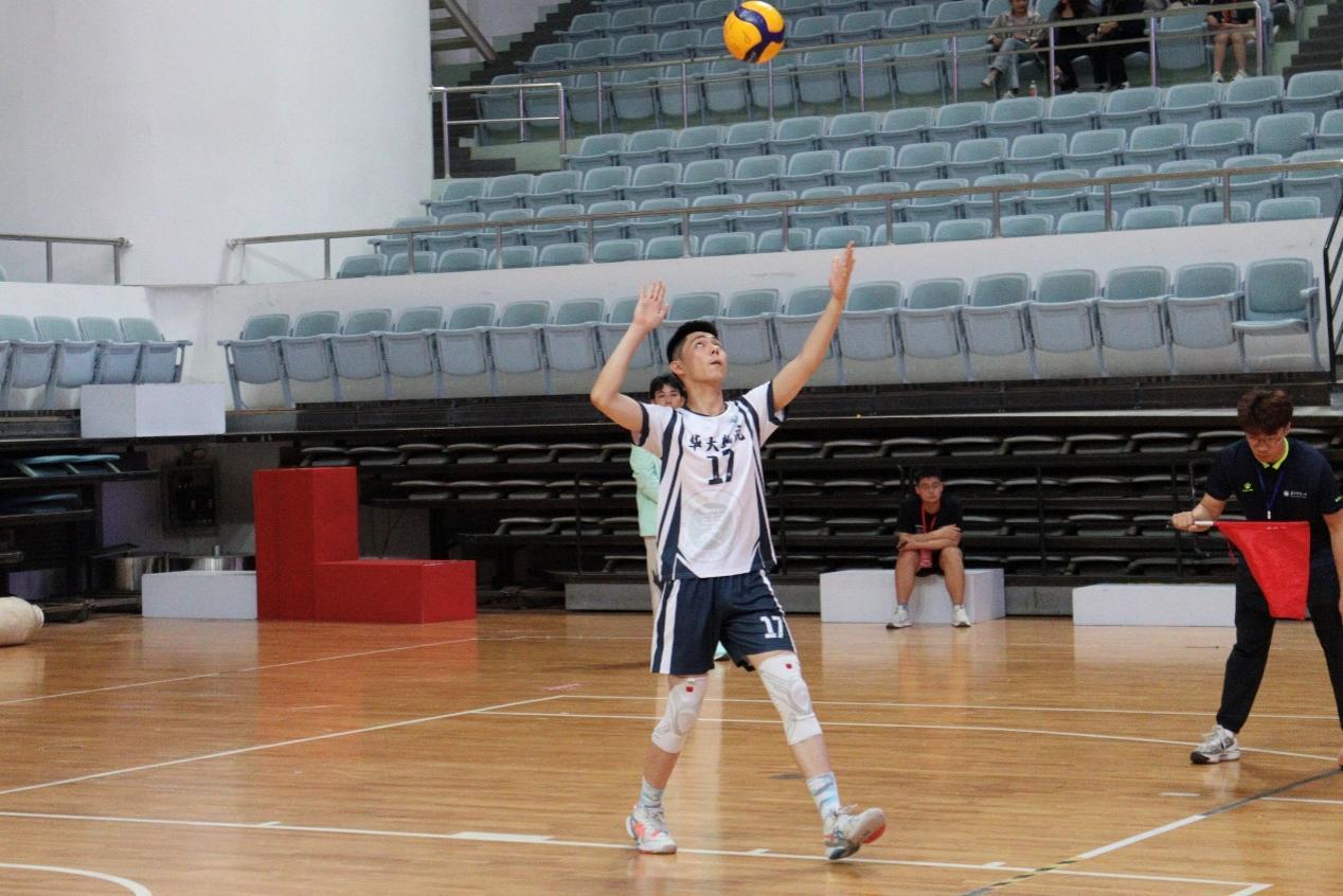 俄罗斯队在国际赛场上迎来挑战，掌声雷动