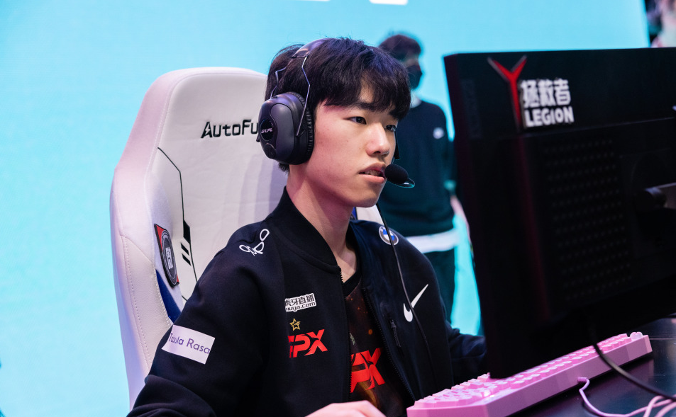 关于DFM险胜FPX,ShowMaker开启传奇时刻焦点之战小组赛,成为赛场最大亮点的信息 关于DFM险胜FPX,ShowMaker开启传奇时刻焦点之战小组赛,成为赛场最大亮点的信息